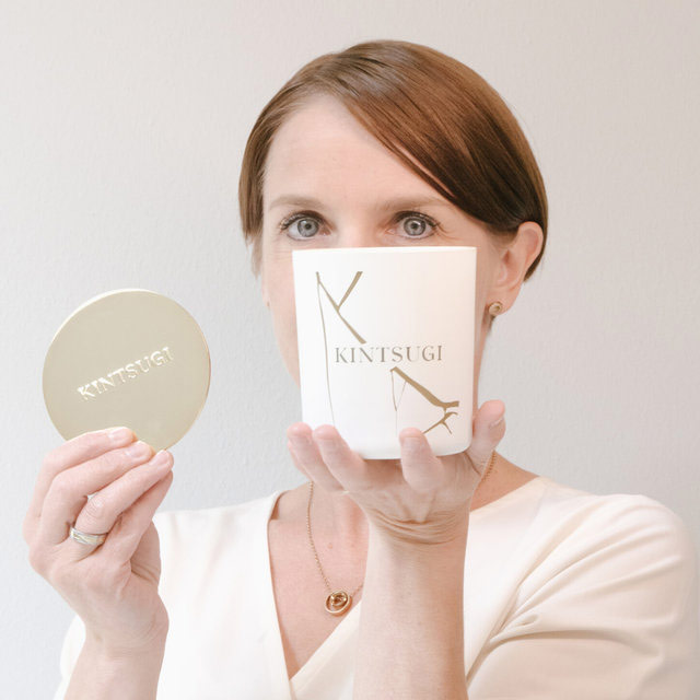 Woman holding a Kintsugi candle infront of her face